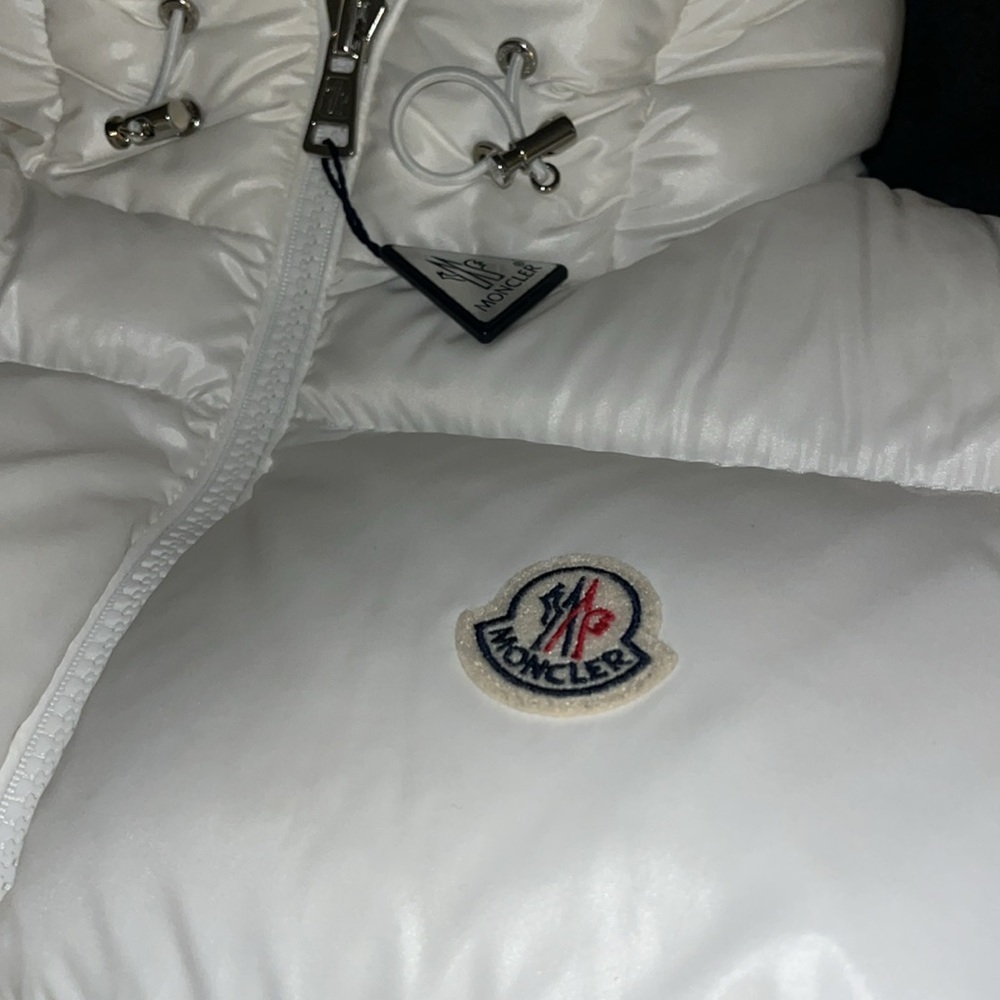 MONTCLER jacket all white. - Picture 2 of 8